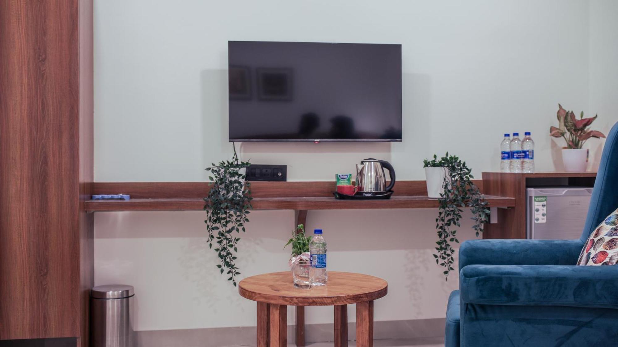 Radhe Suites Hyderabad Eksteriør billede