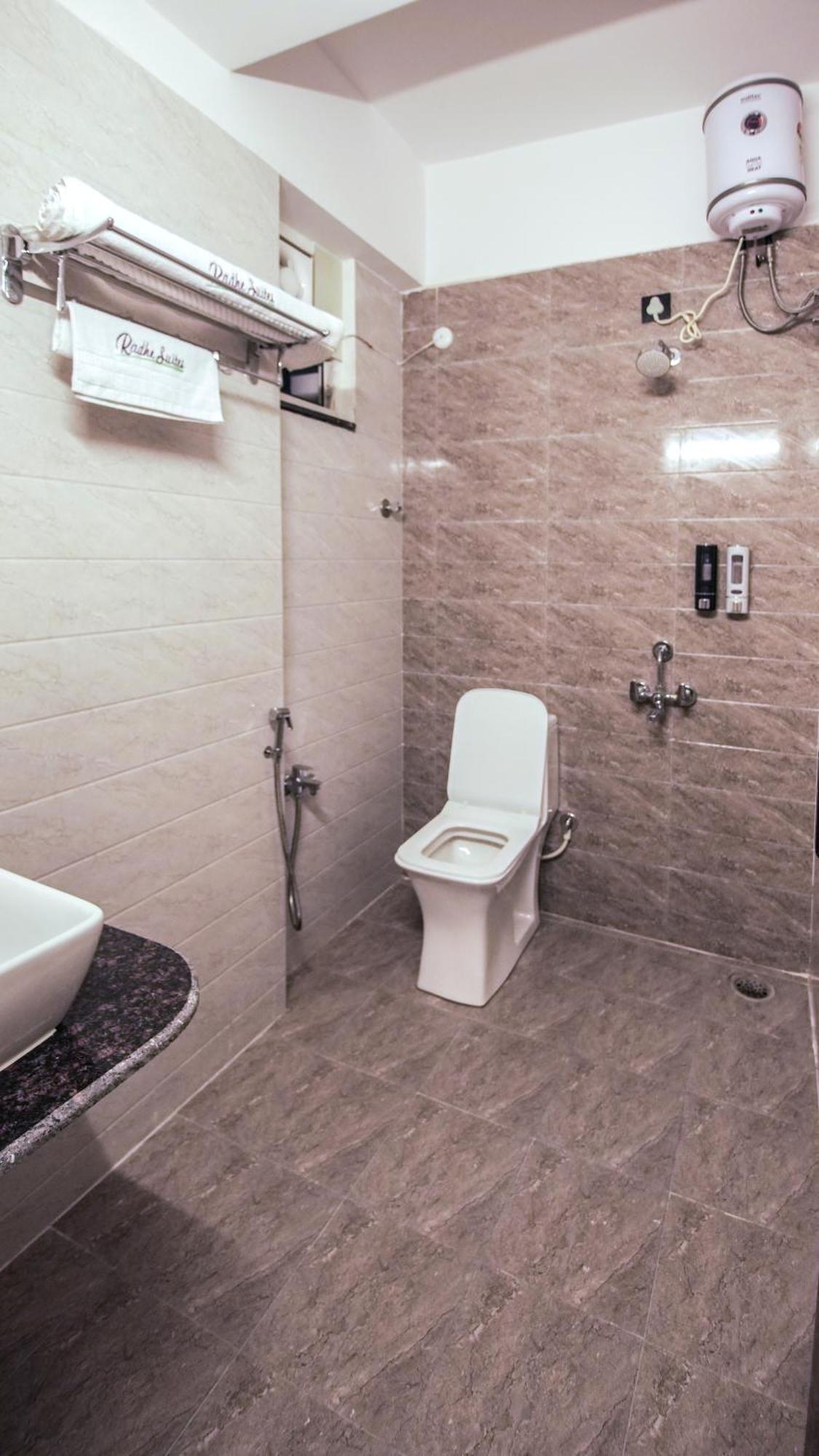 Radhe Suites Hyderabad Eksteriør billede