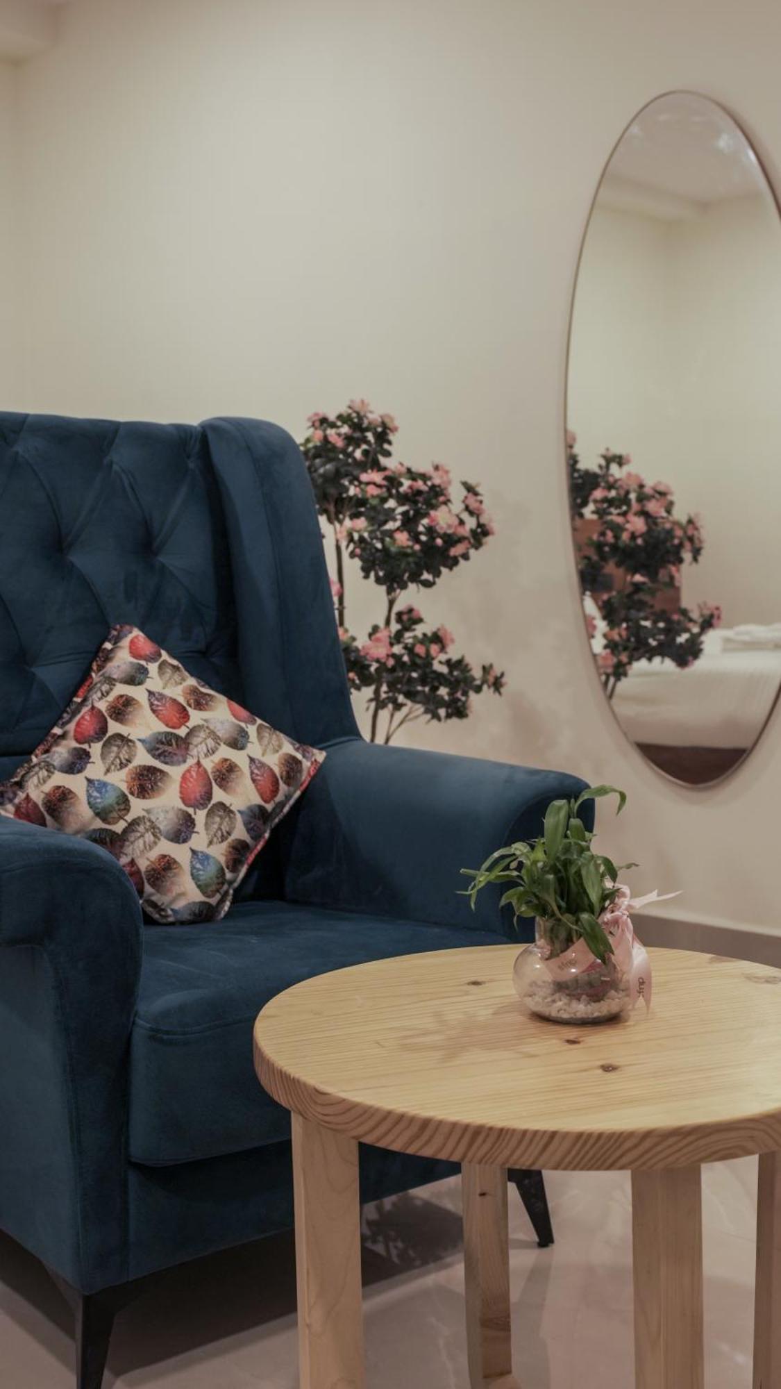 Radhe Suites Hyderabad Eksteriør billede