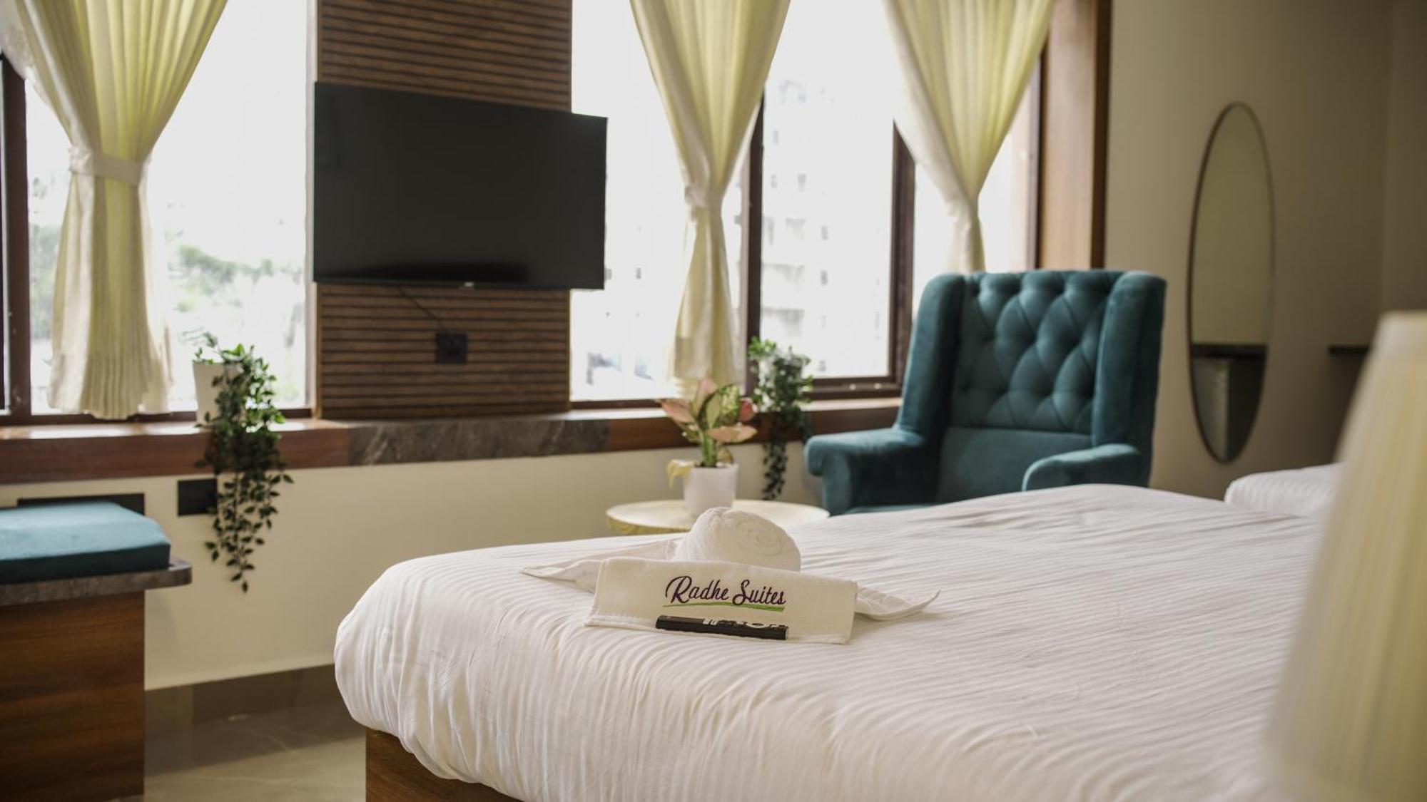 Radhe Suites Hyderabad Eksteriør billede