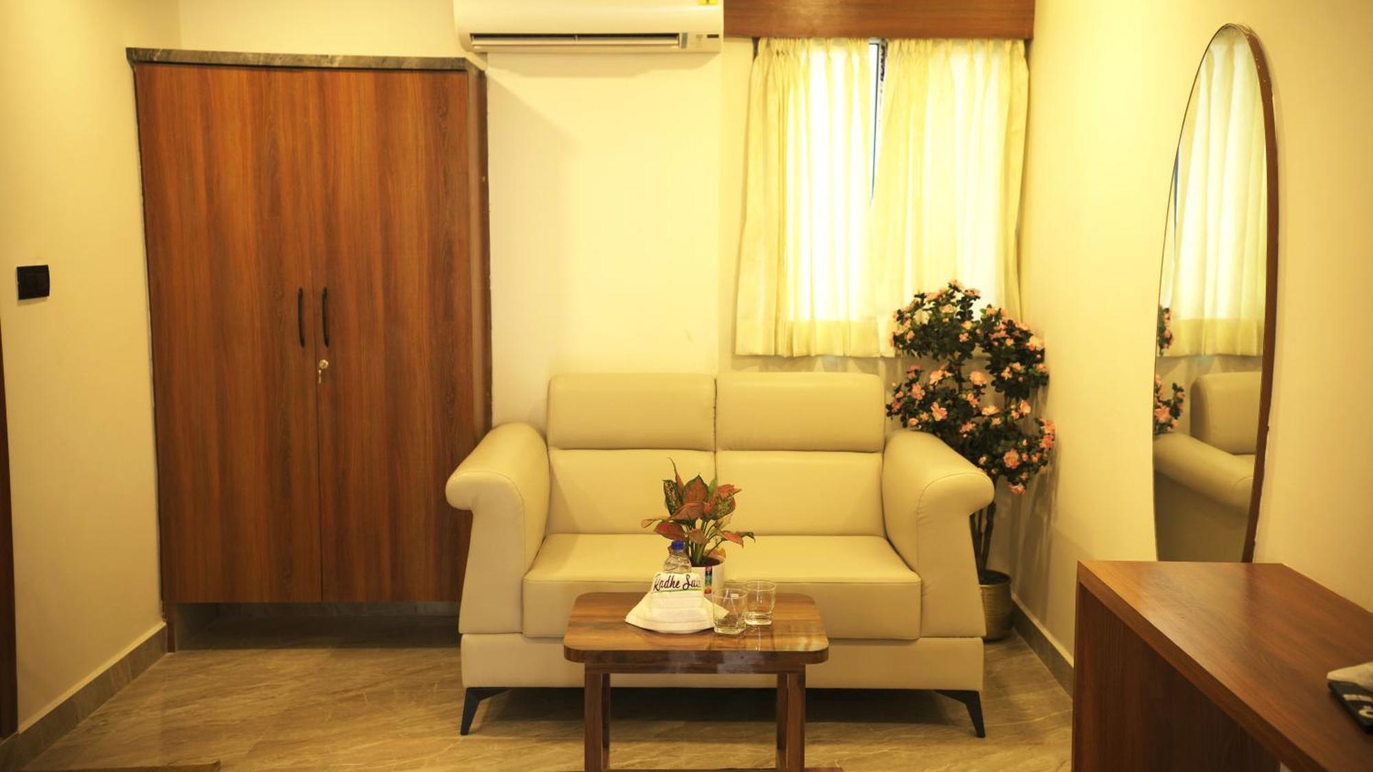 Radhe Suites Hyderabad Eksteriør billede