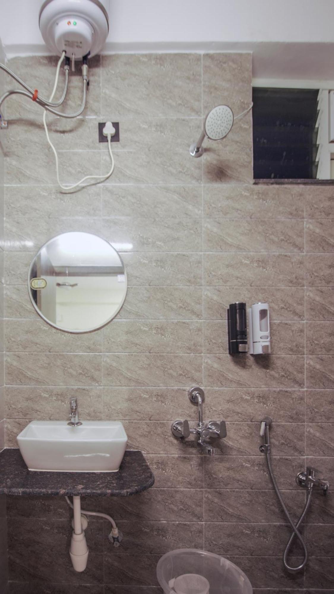 Radhe Suites Hyderabad Eksteriør billede